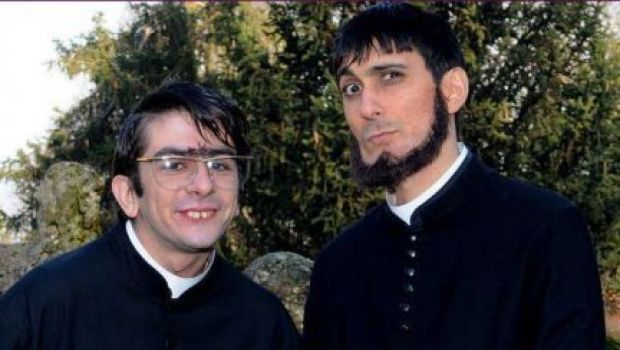 I soliti idioti nel mirino dei cattolici: «Offendono chi crede». Per L’Espresso fanno uno spot curiale