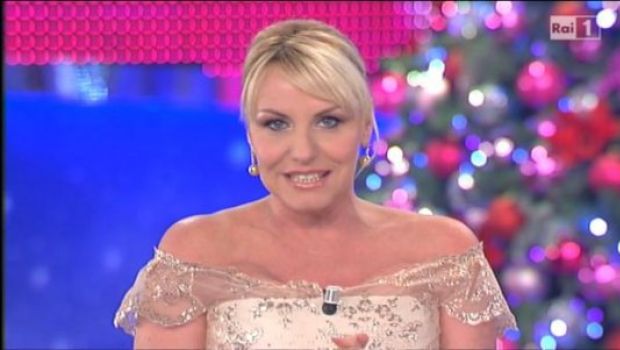 Ascolti Tv venerdì 23 dicembre 2011: Ti lascio una canzone di Natale 4,682 (19.54%), Una poltrona per due 2,799 (11.13%), Italialand 2,775 (10.47%)