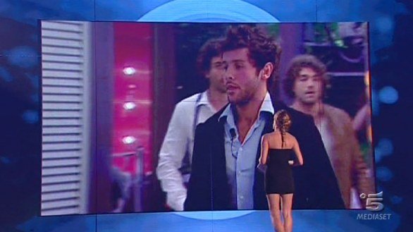 Ascolti Tv lunedì 23 gennaio 2012: Grande Fratello a 4,190 mln (19.34%), Mi ricordo di Anna Frank 3,758 (13.30%), CSI NY 2,711 (9.44%)