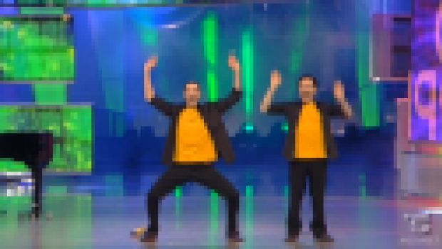 Ascolti Tv venerdì 13 gennaio 2012: Zelig 5,561 mln (21.50%), Attenti a quei due 5,205 (20.00%), Quarto Grado 2,454 (9.64%)