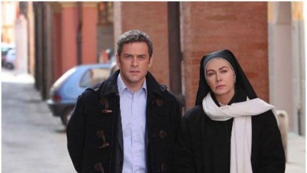 Ascolti Tv giovedì 19 gennaio 2012: Che Dio ci aiuti a 6,720 mln (22.92%) e 6,297 (24.92%), Inter-Genoa a 3,246 (11.30%) e La prima cosa bella a 2,725 (10.87%)