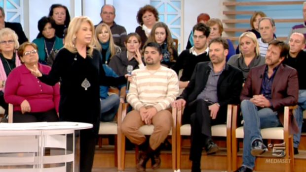 Centovetrine andrà avanti: la conferma in diretta a Forum. Accordo per un anno