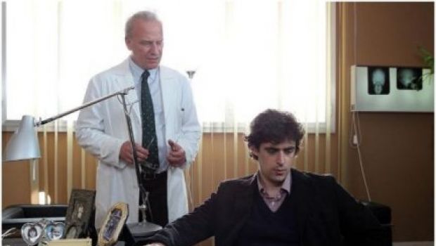 La vita che corre: su Raiuno la fiction sulle stragi del sabato sera, con Flavio Parenti ed Enzo Decaro