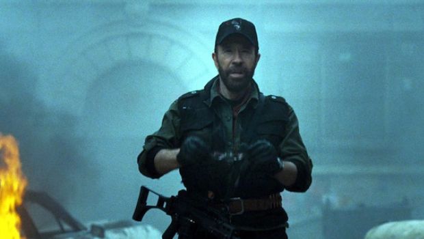 The Expendables 2 – I Mercenari 2: Chuck Norris non vuole parolacce ed il rating si abbassa