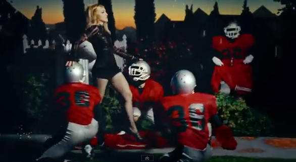 Madonna foto dal video Give me all your luvin