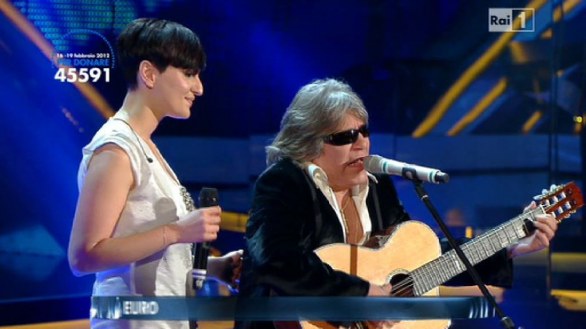 Sanremo 2012 – Arisa con Josè Feliciano in “Che sarà – Que sera’”