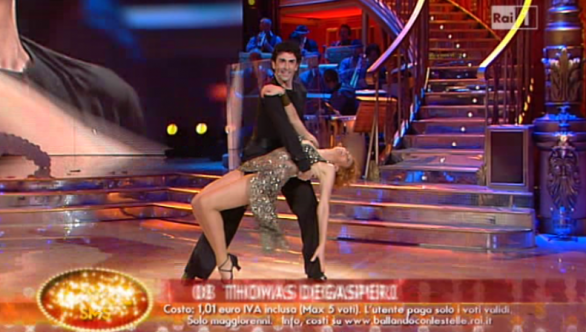 Ballando con le stelle 2012 – Lucrezia Lante Della Rovere seduce Simone Di Pasquale
