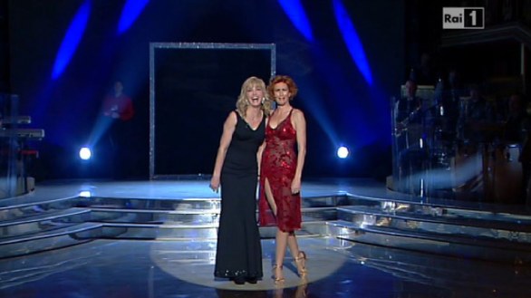 Ballando – Milly Carlucci interrompe Lucrezia Lante Della Rovere perché a Italia’s c’è la pubblicità