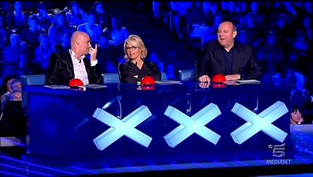 Ascolti Tv sabato 4 febbraio 2012: 8,059 mln (31.97%) per Italia’s got talent, 5,671 (22.37%) per Ballando con le stelle, 2,618 (8.88%) per L’Era Glaciale 2