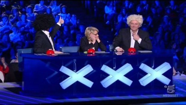 Ascolti Tv sabato 11 febbraio 2012: Italia’s Got Talent a 8,812 mln (34.53%), Ballando con le Stelle a 5,418 (21.64%), Castle a 2,119 (7.07%) e 2.257 (7.65%)
