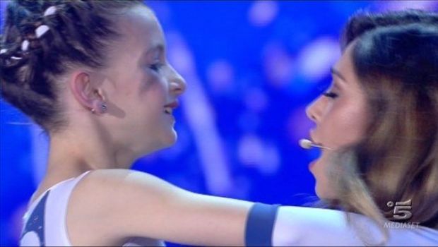 Italia’s got talent 2012, Syria Luongo prova a difendersi dalle polemiche. Non ci riesce, ma va in finale