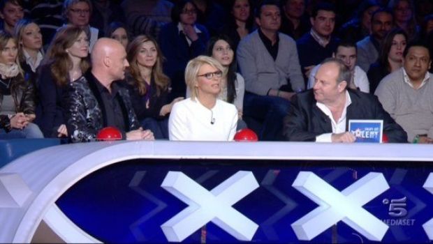 Ascolti Tv Sabato 25 febbraio 2012: Italia’s Got Talent 5,717 mln (25.90%), Ballando con le stelle 4,514 (19.95%), Matilda 6 Mitica 1,881 (6.84%)