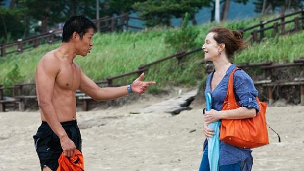 In Another Country: Isabelle Huppert si fa in tre per Hong Sang-soo