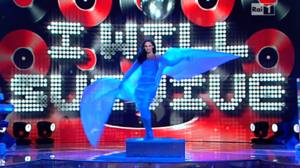 Ballando con le stelle – Semifinale. Tatangelo di rosso vestita prende 4 dieci