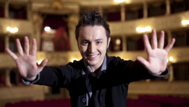 Conversazione con Matteo Macchioni: “Faccio il conduttore A modo mio.  Dopo Amici si lavora anche a riflettori spenti”