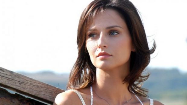 Le tre rose di Eva, dal 4 aprile su Canale 5 la “soap” (melò e thriller) da prime time