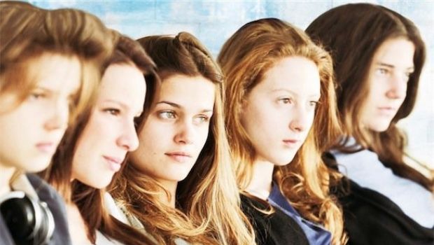 Cancellato il divieto: 17 ragazze torna ad essere un film per tutti