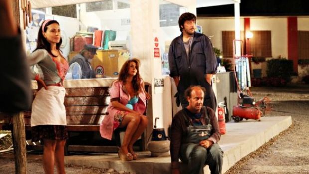 Area paradiso, su Canale 5 il film-tv che segna il debutto alla regia di Diego Abatantuono