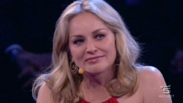 Amici Serale 2012 – La seconda puntata di sabato 7 aprile. Alessandra Amoroso fa piangere la Stone e conquista tutti