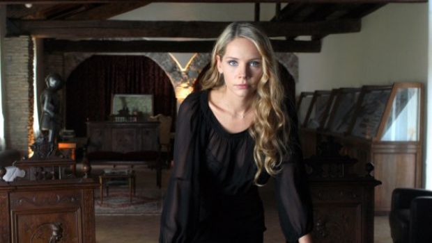 Ascolti Tv mercoledì 11 aprile 2012 – Le tre rose di Eva a 5.043 mln (17.52%), Chi l’ha visto a 2.96 mln (10.17%), Le Iene Show a 2.86 mln (12.54%)