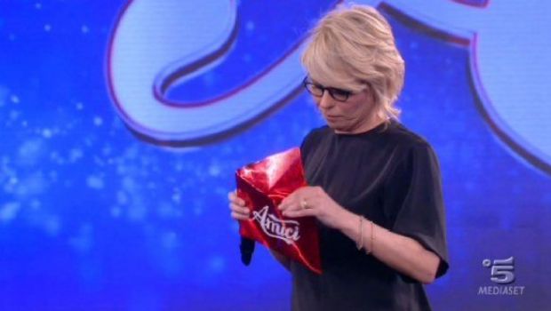Amici – Terza puntata del 14 aprile 2012 live. Fuori Marco Castelluzzo per i Giovani, Karima e Virginio per i Big