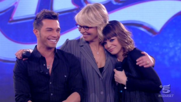 Ascolti tv sabato 21 aprile 2012. Amici a 4,41 mln (20.75%), E’ stato solo un flirt? a 4,26 mln (18.76%)