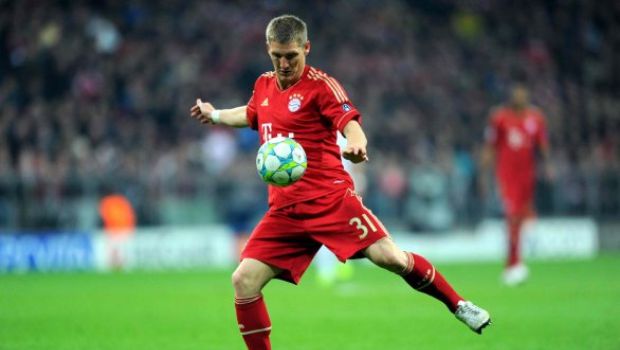 Ascolti Tv mercoledì 25 aprile 2012 – Champions League a 5,56 mln (20.23%), Le tre rose di Eva a 5,31 mln (18.77%),  Chi l’ha visto? a 3,02 mln (10.78%), Le Iene Show a 2,74 mln (11.45%)