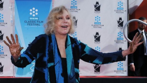 Kim Novak lascia le sue impronte davanti al Graham Chinese Teather: le foto