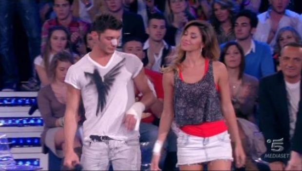 Amici, Belen e Stefano De Martino ancora in forse. Sabato ospiti Gerry Scotti e Geppi Cucciari