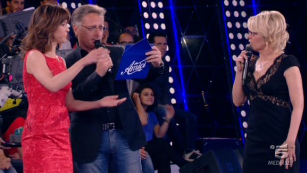Amici 2012 – Il settimo serale di sabato 12 maggio. Bonolis e Emma ultima oscurano la finale della danza: non si balla mai