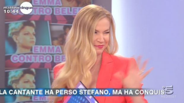 Mattino Cinque, Stefano De Martino “cerebroleso” per la De Grenet (cazziata dalla Panicucci)