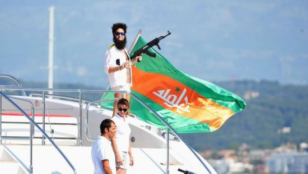 Cannes 2012: un photocall decisamente singolare per Il Dittatore. C’è anche Elisabetta Canalis!