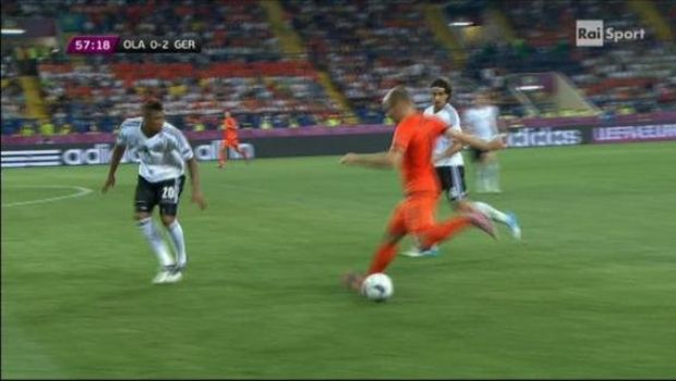 Ascolti Tv 13 giugno 2012: Olanda-Germania (6,9 mln, 26,8%), Le tre rose di Eva (4,9 mln, 20,1%), Chi l’ha visto? (2,9 mln, 11,7%)