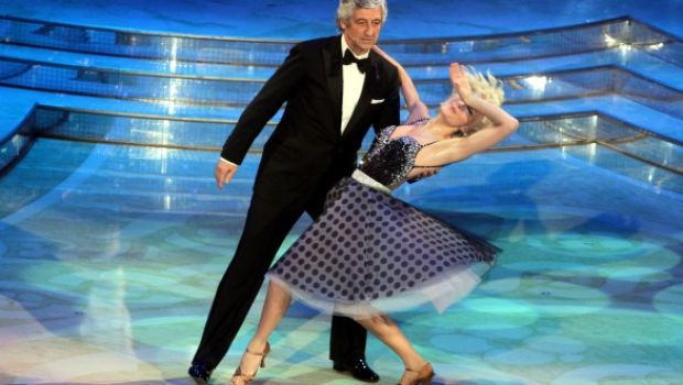 Aspettando Italia-Germania: il Tg3, Fabio Caressa e i vispi nonnetti nelle tristi balere televisive