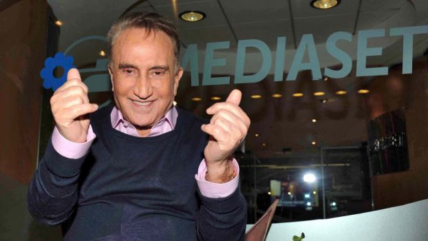 La vita fuori onda di Emilio Fede: tra malinconie di oggi, progetti futuri e frescacce del passato.