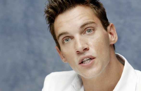 Jonathan Rhys Meyers diventa vampiro in Dracula, serie targata NBC