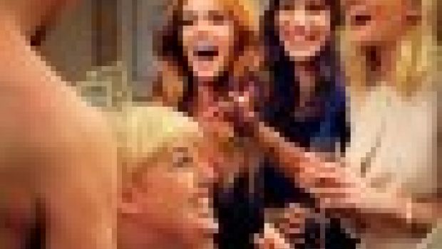 Bachelorette: poster e trailer per la commedia femminile con Kirsten Dunst protagonista