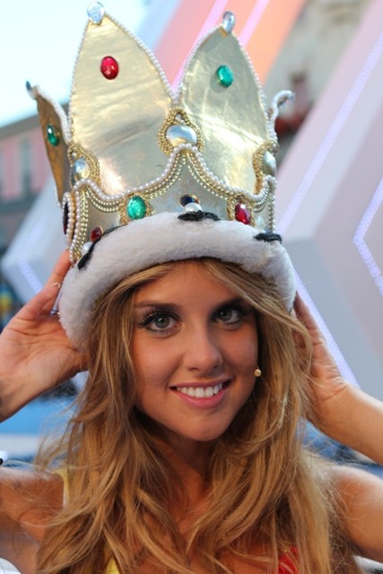 Veline 2012 – Michela Persico vince la puntata del 01 agosto