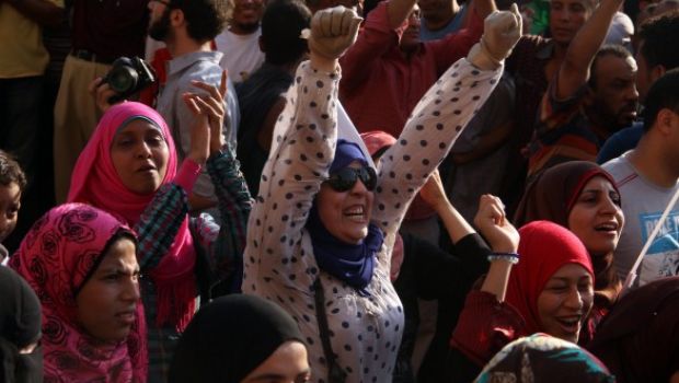 Le due facce della tv egiziana: donne con il niqab e sequestri vip per scherzo
