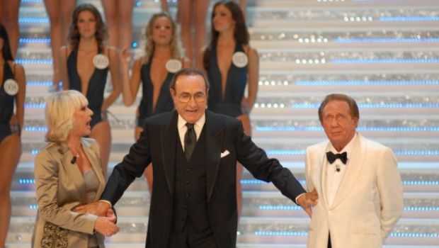 Loretta Goggi: “La mia tv di una lentezza esasperante, Baudo e Mike si sono ripetuti all’infinito. Mi divertono i Soliti Idioti”