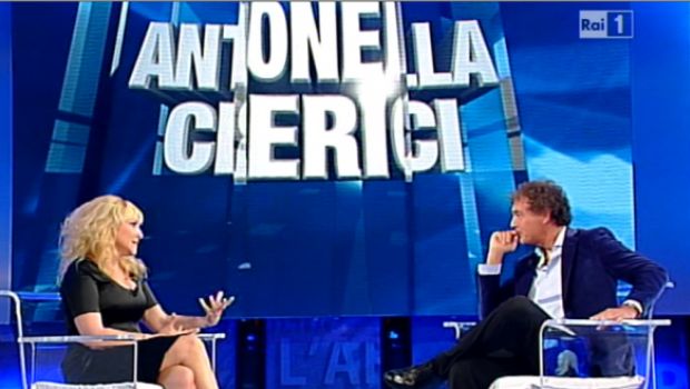 Antonella Clerici monopolizza la Dear: studio della Colò e squadra tecnica di Giletti? Lei smentisce su Twitter