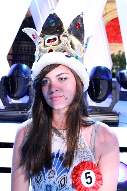 Veline 2012 – Stefania Vuolo vince la puntata del 17 agosto