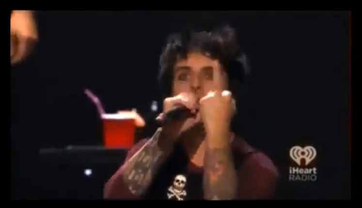 Billie Joe Armstrong crisi di nervi