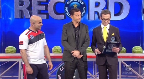 Lo Show Dei Record, la puntata del 20 settembre 2012 parte alle 22. Lucio Presta stuzzica Antonio Ricci