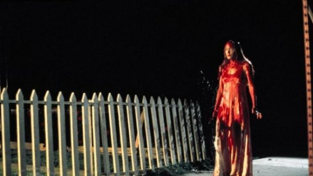 Stasera in tv: Carrie Lo Sguardo di Satana – 23 curiosità sul film horror di Brian De Palma