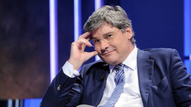Mattino 5, il ritorno: ripetita (non) iuvant nonostante il garbo di Del Debbio