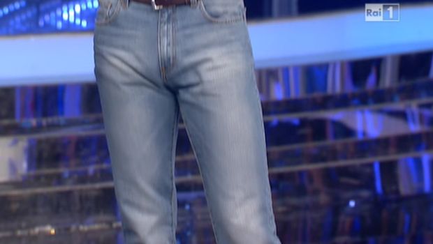 Tale e quale show come l’Italietta: Conticini vince pompato da De Sica. W i doppi sensi della Lear: “Ho sverginato io Bosè”