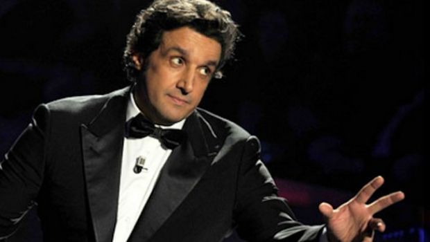 Flavio Insinna: “Allergico ai contratti in esclusiva. Scelgo i programmi, non le emittenti”