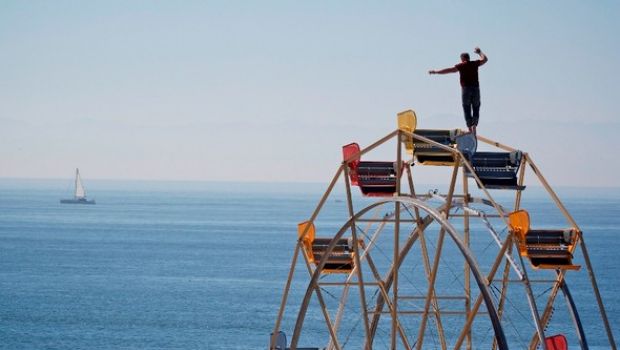 Sospeso nel vuoto: su Discovery Channel le imprese eroiche del fumambolo Nik Wallenda