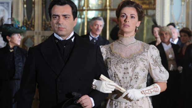 Programmi tv stasera, lunedì 24 settembre 2012: termina Il Viaggio, partono Striscia la Notizia e Qui Radio Londra
